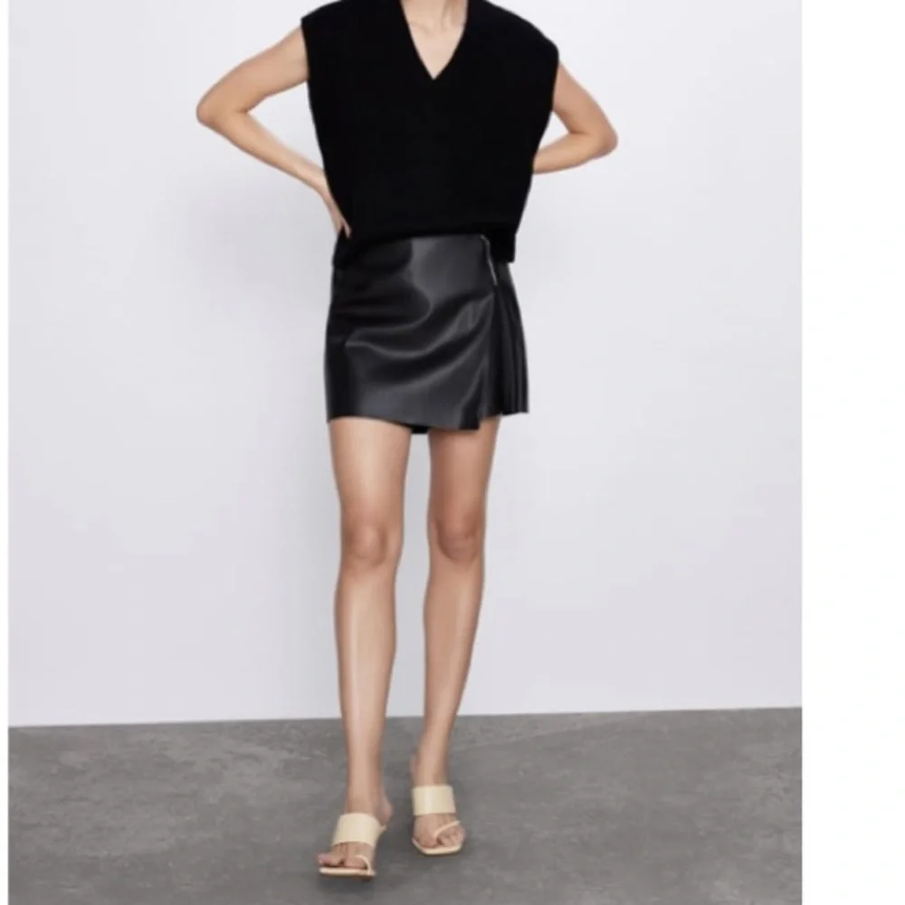 Zara black faux leather shorts/ skort NWT